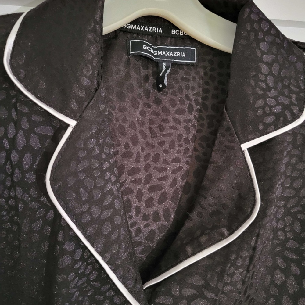 BGBG MAX AZRIA black button up shorts pajama set w/ animal spot print pattern - Picture 2 of 14